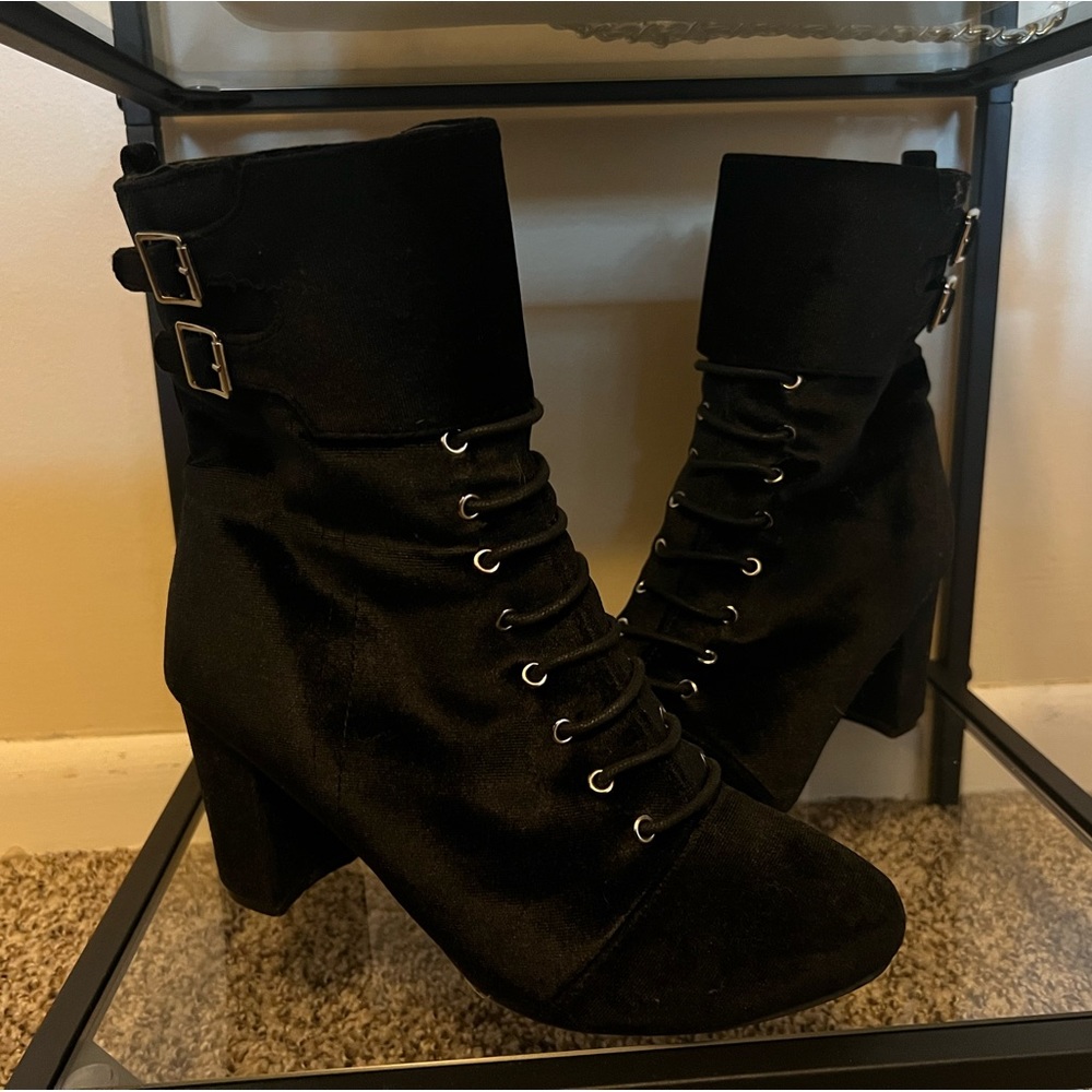 Black heeled boots